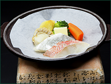 帆立と旬の陶板焼き